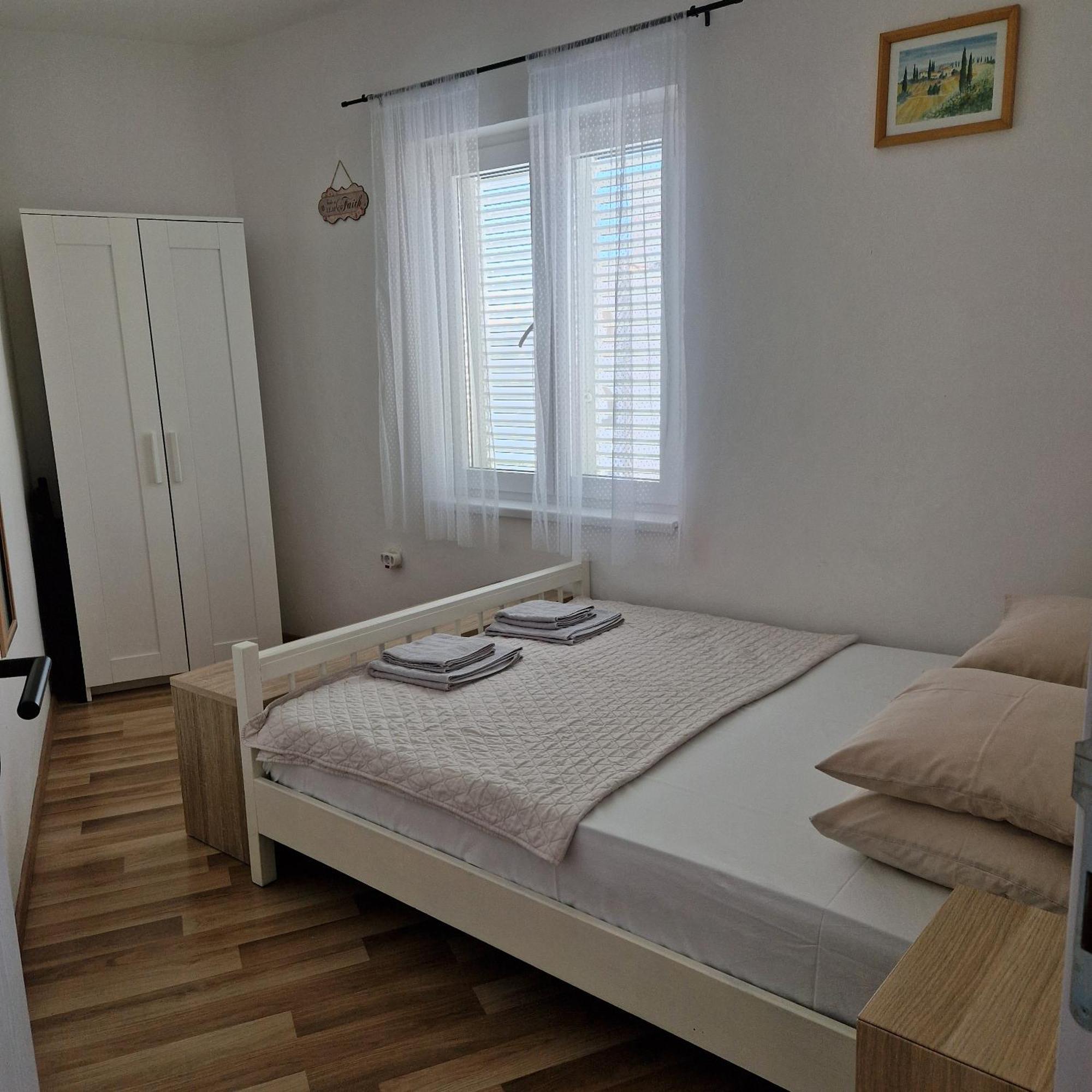 Apartman Iva Novalja Buitenkant foto